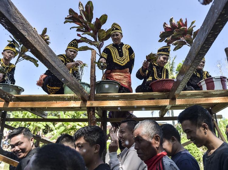Ribuan Warga Ikuti Tradisi Mandi Balimau di Sungai Batang Merao