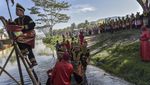 Ribuan Warga Ikuti Tradisi Mandi Balimau di Sungai Batang Merao