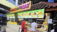 Di Fresh Market PIK juga ada tempat makan nasi Padang yang populer. Adalah RM Padang Jakarta yang selalu diantre saat jam makan siang. Menu gulai ayam dan dendeng lambok jadi favorit. Foto: Google Review