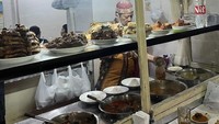 RM Sepakat berlokasi dalam area Pasar Mayestik. Ternyata, rumah makan ini sudah berdiri sejak 1967. Menu favorit dari RM Sepakat adalah rendang dan gulai tunjang. Foto: Google Review/Amalia Tri Wahyuni