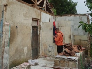 Belasan Rumah di Bogor Rusak Imbas Hujan Deras dan Angin Kencang