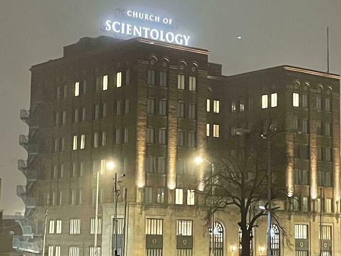 Serasa masuk dunia film horor, sejumlah bangunan tua di dunia ini tampak menyeramkan. Berani melihatnya?

Request Danang Properti