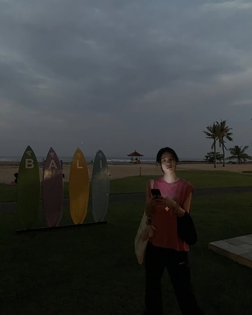 Aktris Korea Selatan Shin Si Ah, pemeran Resident Playbook, dalam foto yang diunggah ke Instagram pribadinya.