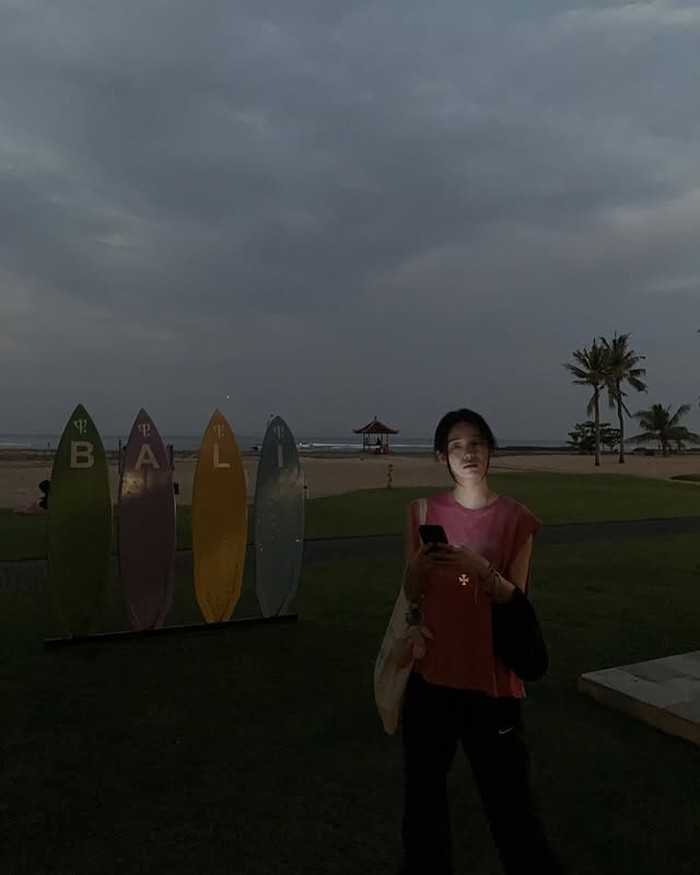 Aktris Korea Selatan Shin Si Ah, pemeran Resident Playbook, dalam foto yang diunggah ke Instagram pribadinya.