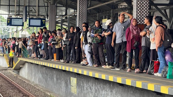 Stasiun Tugu Yogyakarta jelang long weekend Tahun Baru Islam, Kamis (26/6/2025).
