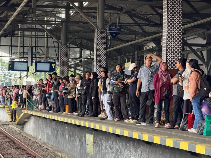 Stasiun Tugu Yogyakarta jelang long weekend Tahun Baru Islam, Kamis (26/6/2025).