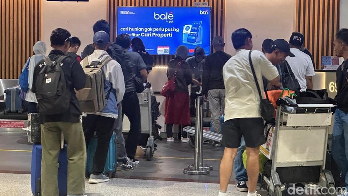 Suasana di Bandara Internasional Juanda saat libur panjang sekolah dan 1 Muharram.