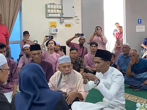 Pernikahan Viral Mengharukan, Pengantin Pria Ijab Kabul dengan Bahasa Isyarat Pernikahan Viral Mengharukan, Pengantin Pria Ijab Kabul dengan Bahasa Isyarat