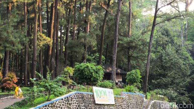 Suasana Objek Wisata 1001 Tangga Manguntapa Kuningan