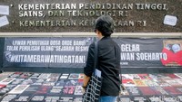 Massa juga mengecam pernyataan Fadli Zon yang menyebut kasus perkosaan massal Mei 1998 sebagai sekadar rumor. Bagi koalisi, pernyataan itu merupakan bentuk pelecehan terhadap para penyintas dan bagian dari praktik impunitas yang masih mengakar dalam sistem politik dan budaya hukum Indonesia.  