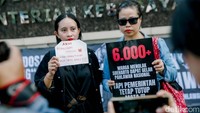 Aksi ini tak hanya membawa tuntutan politis, tetapi juga pesan moral untuk menghormati sejarah secara jujur dan berpihak pada korban. Para peserta membawa poster, spanduk, dan menyuarakan ajakan untuk tidak melupakan sejarah kelam bangsa.  