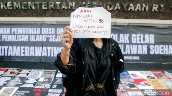 Tolak Pernyataan Fadli Zon, Koalisi Sipil Geruduk Kemenbud