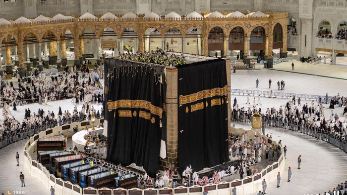Upacara penggantian kiswah Kabah, Rabu (25/6/2025).