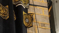 Kabah kini berbalut kain baru yang mewah. Foto: X/@AlharamainSA