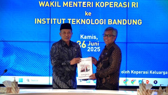 Wakil Menteri Koperasi Ferry Juliantono (Kiri). (Dok ist)
