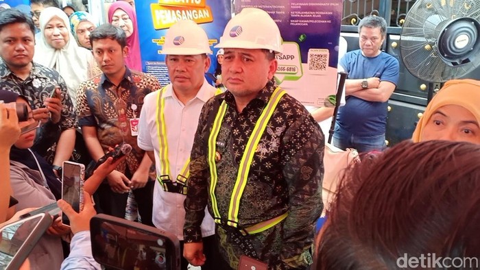 Wali Kota Makassar Munafri Arifuddin bersama Plt Dirut PDAM Makassar Hamzah Ahmad.