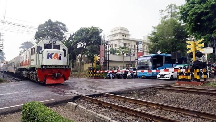 Waspada Lewati Perlintasan KA Saat Libur Panjang, KAI Properti Beberkan Aturannya