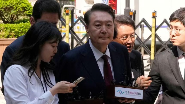 Yoon Suk Yeol menghadapi tuduhan terhadapnya, termasuk mendalangi pemberontakan yang terancam hukuman mati atau penjara seumur hidup.   (Reuters)