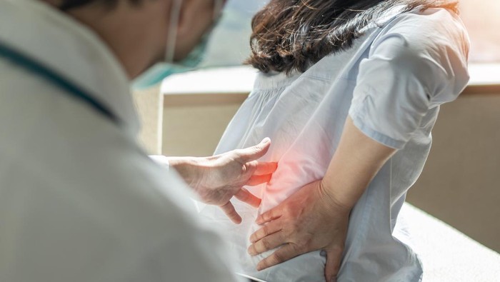 Sering Nyeri Pinggang Kiri Belakang? Hati-hati, Bisa Jadi Tanda-tanda Batu Ginjal