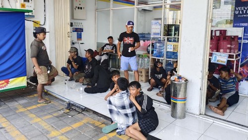 14 anak jalanan asal Surabaya, Jawa Timur (Jatim, dan Palembang, Sumetera Selatan (Sumsel), diamankan, Jumat (27/6/2025). Mereta diamankan karena meresahkan warga di Kelurahan Gilimanuk, Jembrana, Bali. (Dok.Lurah Gilimanuk)