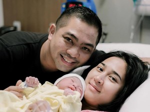 Ade Govinda Setelah Seminggu Jadi Ayah: Ikut Begadang hingga Ganti Popok