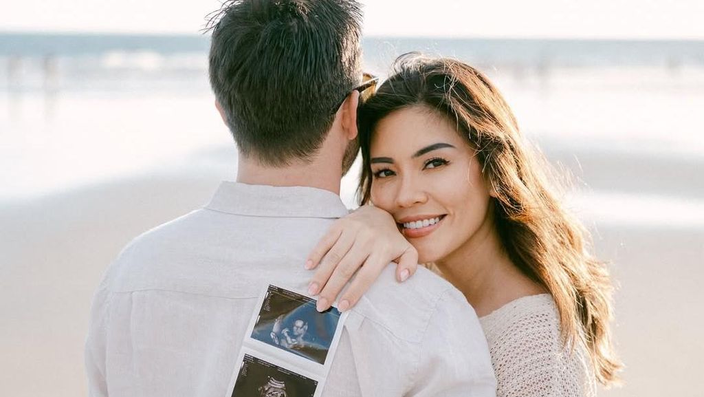 Selamat! Aline Adita Hamil Usai 7 Tahun Nikah