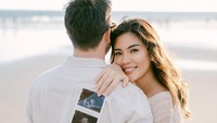 Aline Adita mengumumkan kehamilan di Instagram dilihat Sabtu (28/6/2025). Ia bakal punya anak setelah 7 tahun menikah dengan James Midgley. (Foto: dok Instagram aline_adita)