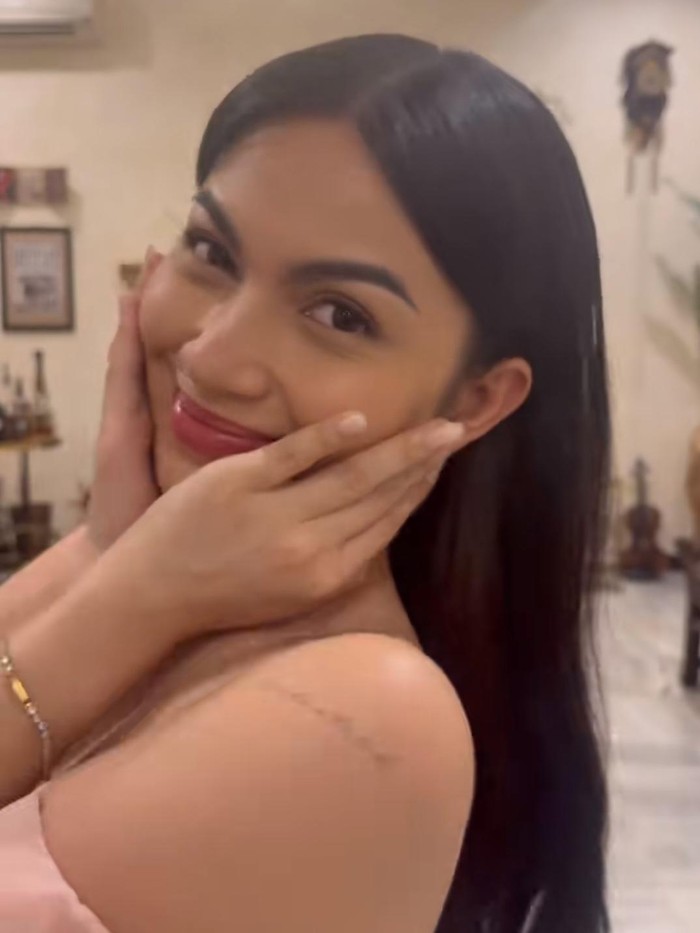 Ariel Tatum asyik mengecat dinding rumahnya sendiri.