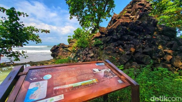 Batu Karut di Sukabumi.