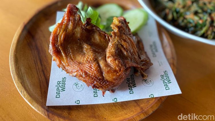 Bebek Madura Bumbu Pekat dan Ayam Gosong yang Memanjakan Lidah