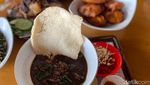 Bebek Madura Bumbu Pekat dan Ayam Gosong yang Memanjakan Lidah