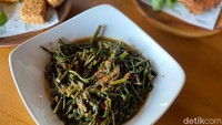 Di menu pelengkap favorit ada Cah Kangkung Terasi harganya Rp 25.000. Porsinya banyak dan rasanya enak.  Foto: detikFood
