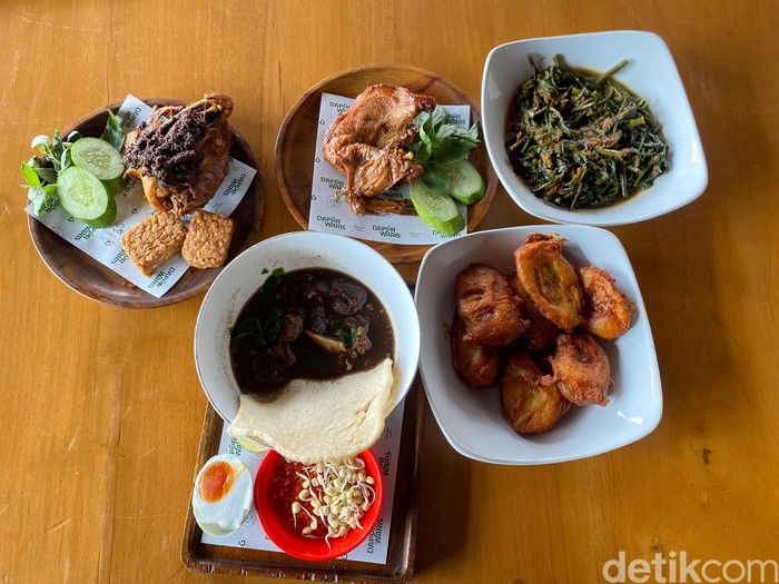 Bebek Madura Bumbu Pekat dan Ayam 'Gosong' yang Memanjakan Lidah Bebek Madura Bumbu Pekat dan Ayam 'Gosong' yang Memanjakan Lidah