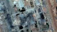 Citra satelit menunjukkan tampilan dekat bangunan yang hancur di Pusat Teknologi Nuklir Isfahan, setelah terkena serangan udara AS, di Isfahan, Iran, 22 Juni 2025. Gelombang serangan balasan Iran ke Israel pun dimulai sejak Jumat (13/6) siang waktu setempat. Dalam serangan pertama, 100 rudal Iran diarahkan ke wilayah Israel. Intensitas serangan terus meningkat pada malam hari. Sirene peringatan adanya serangan udara berbunyi di Yerusalem. Foto: Maxar Technologies/Handout via REUTERS