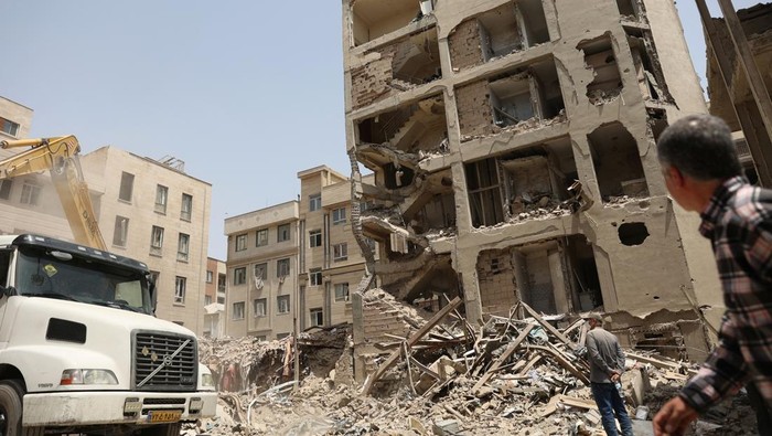 A view shows the aftermath of an Israeli strike on a building on Monday, after the ceasefire between Israel and Iran, in Tehran, Iran, June 26, 2025. Majid Asgaripour/WANA (West Asia News Agency) via REUTERS   ATTENTION EDITORS - THIS PICTURE WAS PROVIDED BY A THIRD PARTY