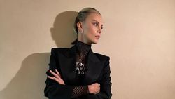 Terjaring Pesona Badass Charlize Theron