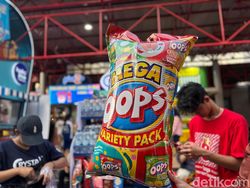 Unik Banget! 10 Camilan dengan Kemasan Tas Jumbo di PRJ