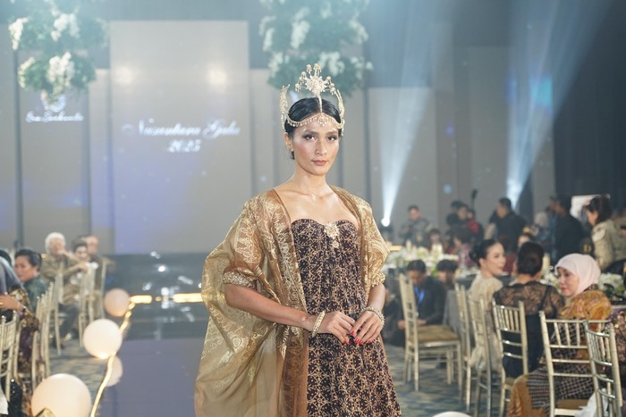 Era Soekamto Terima Penghargaan UNESCO Era Soekamto Terima Penghargaan UNESCO