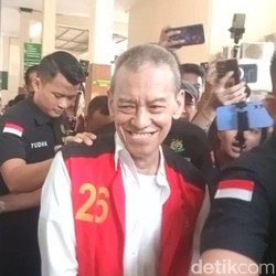 Fariz RM: Saya Akan Lepas Dunia Selebritas yang Kacau