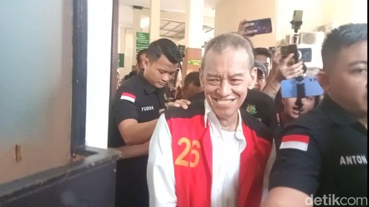 Fariz RM: Saya Akan Lepas Dunia Selebritas yang Kacau