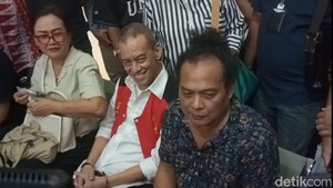 Fariz RM kembali menjalani sidang atas kasus narkoba yang menjeratnya di Pengadilan Negeri Jakarta Selatan, Kamis (26/6/2025). Foto: Muhammad Ahsan Nurijjal/detikcom