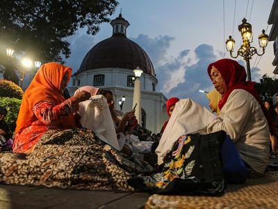 Kota Lama Semarang Semarak, Puluhan Warga Ikut Gerakan Belajar Membatik
