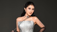 Ghea Youbi juga mengaku selalu minta restu ke kakaknya, Gina Youbi, terkait pria yang dipacarinya. Yang paling utama restu Teh Gina. Wajib kenalin Teteh dulu, tuturnya. (Foto: dok Instagram gheayoubi)