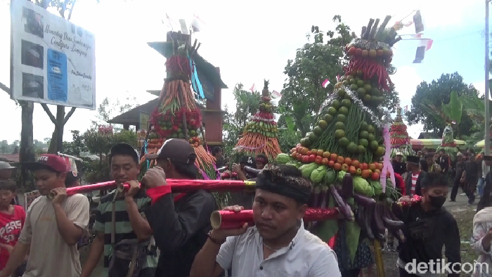 Tradisi Grebeg Suro di Kaki Gunung Semeru Lumajang