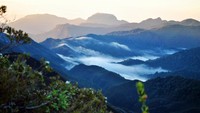 Gunung Tahan (2,187 metres) di Pahang, Malaysia, adalah titik tertinggi Semenanjung Malaysia dan sangat menantang, memerlukan 7-8 hari pendakian dengan kondisi fisik dan mental yang kuat. Foto: Shukor Saad | Flickr
