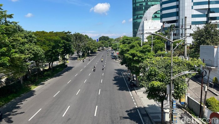 Jalanan Kota Surabaya lengang saat Libur Tahun Baru Islam
