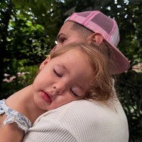 Kedekatan pesepak bola Justin Hubner dan putri semata wayang Jennifer Coppen, Kamari Sky Wassink tak kalah jadi sorotan. Kedekatan keduanya terlihat dalam beberapa unggahan Jennifer dan Hubner di akun Instagram mereka. Foto: Instagram/@jennifercoppenreal20