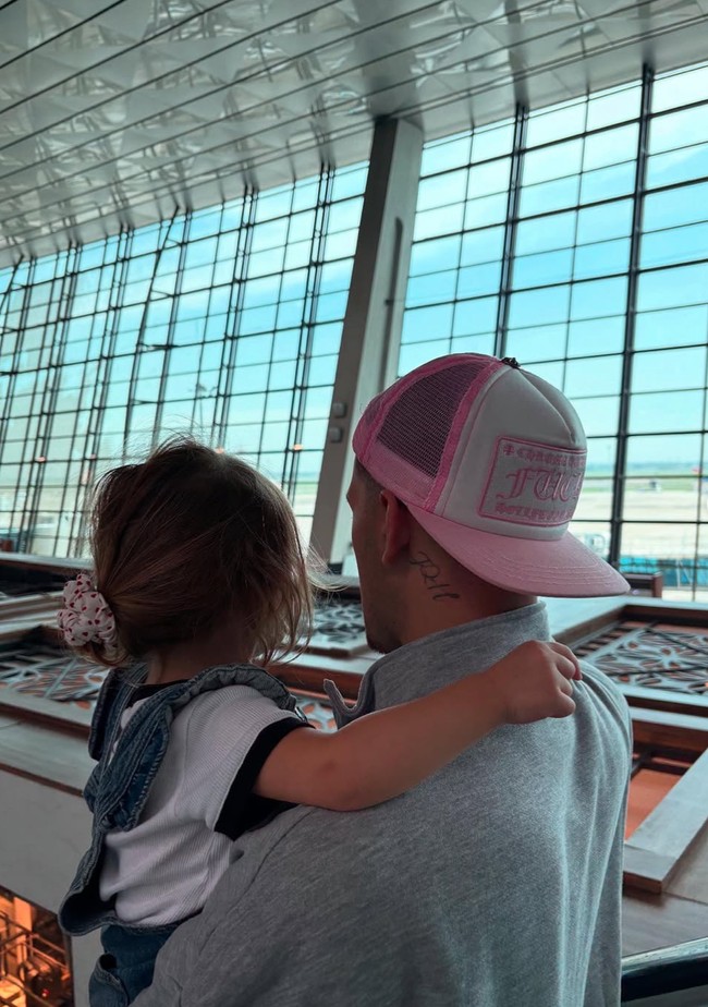 Kamari juga sudah beberapa kali ikut Hubner dan Jennifer liburan bersama ke luar negeri. Kedekatan Hubner dan Kamari pun disebut-sebut bak ayah-anak. Foto: Instagram/@justinhubner5
