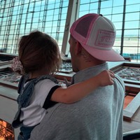 Kamari juga sudah beberapa kali ikut Hubner dan Jennifer liburan bersama ke luar negeri. Kedekatan Hubner dan Kamari pun disebut-sebut bak ayah-anak. Foto: Instagram/@justinhubner5