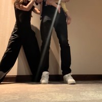 Di salah satu video Jennifer memamerkan Kamari yang justru lebih memilih lari ke pelukan Hubner dibanding dirinya. Hal itu menjelaskan jika Kamari memang begitu dekat dengan Hubner. Foto: TikTok/@jennifer.coppen